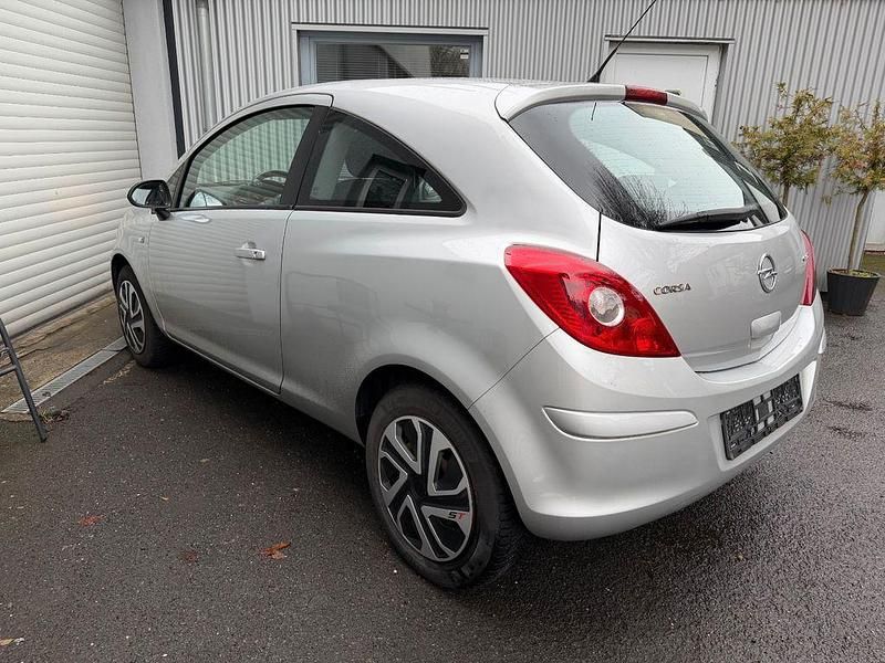 Gebraucht Opel Corsa Edition 75 PS (55 kW) 2013 Silber Kleinwagen