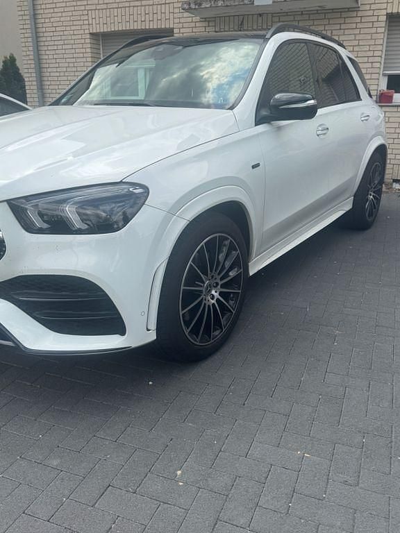 Weiß Gebraucht 2021 Mercedes GLE350e SUV | 54.150 € (Teuer) - Bild 1/4