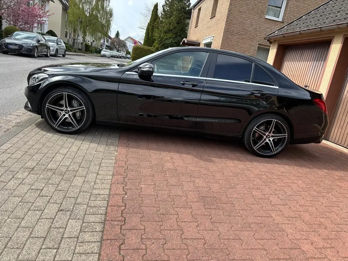 Gebraucht Mercedes C250 204 PS (150 kW) 2016 Schwarz Limousine