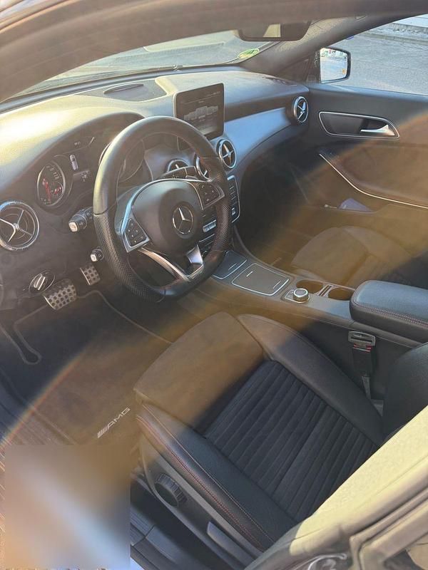 Gebraucht Mercedes CLA220 Shooting Brake 184 PS (135 kW) 2017 Schwarz Kombi