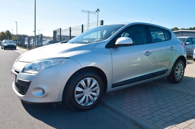 Silber Gebraucht 2011 Renault Mégane III Limousine | 6.250 € (Guter Preis) - Bild 1/4