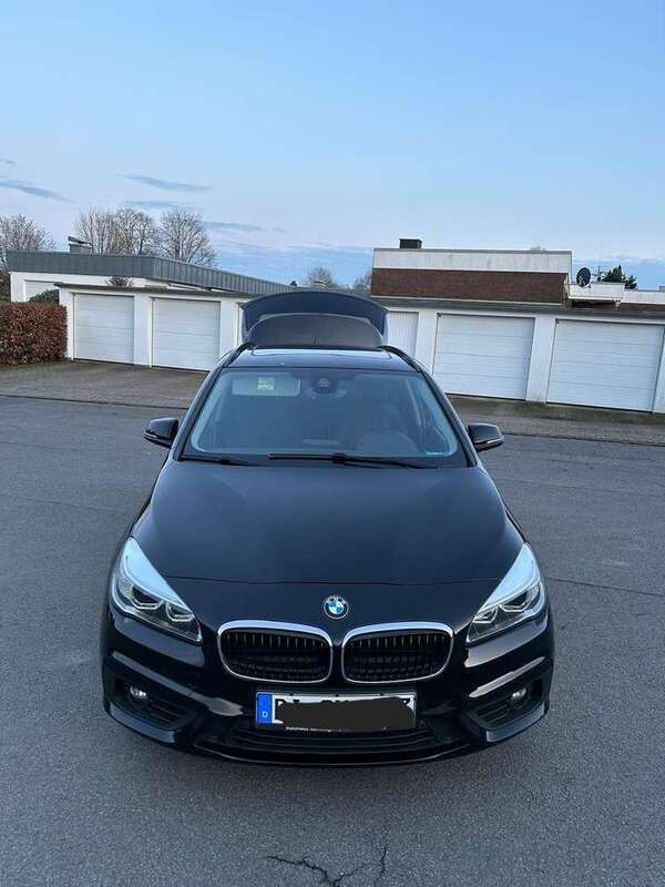 Schwarz Gebraucht 2016 BMW 218 Advantage Van / Kleinbus | 12.000 € (Fairer Preis) - Bild 1/4