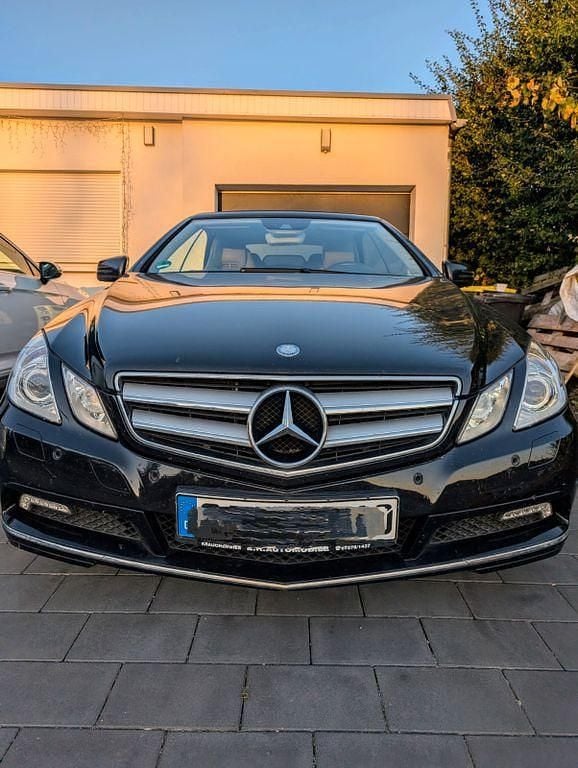 Schwarz Gebraucht 2010 Mercedes E200 Elegance Cabrio | 12.000 € (Guter Preis) - Bild 1/4