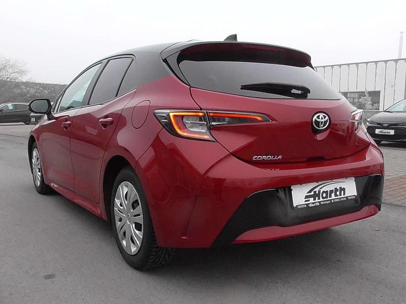 Gebraucht Toyota Corolla Comfort 116 PS (85 kW) 2019 Emotional red 2 Limousine