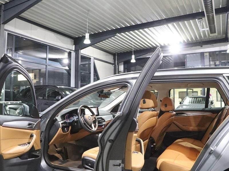 Skyscraper grau Gebraucht 2023 BMW 520 Sport Line Kombi | 32.111 € (Guter Preis) - Bild 1/4