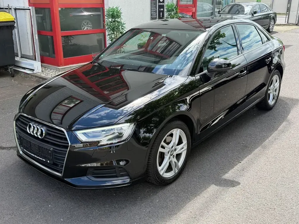 Gebraucht Audi A3 Basis 116 PS (85 kW) 2019 Schwarz Limousine