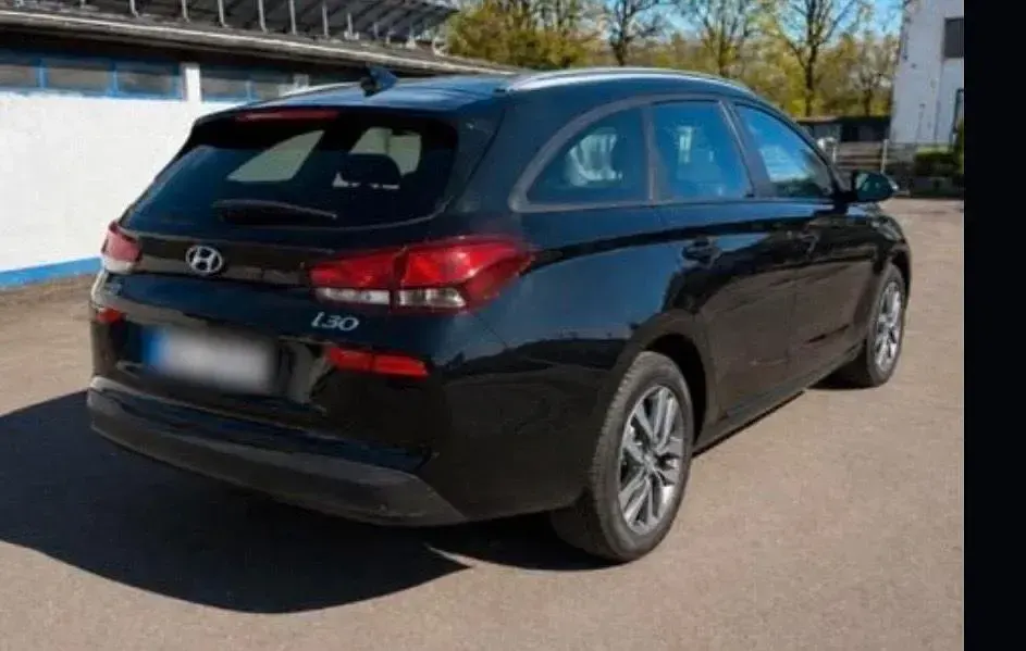 Gebraucht Hyundai i30 120 PS (88 kW) 2018 Schwarz Kombi