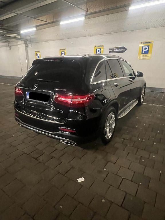 Schwarz Gebraucht 2017 Mercedes GLC300 AMG line SUV | 35.000 € (Fairer Preis) - Bild 1/4