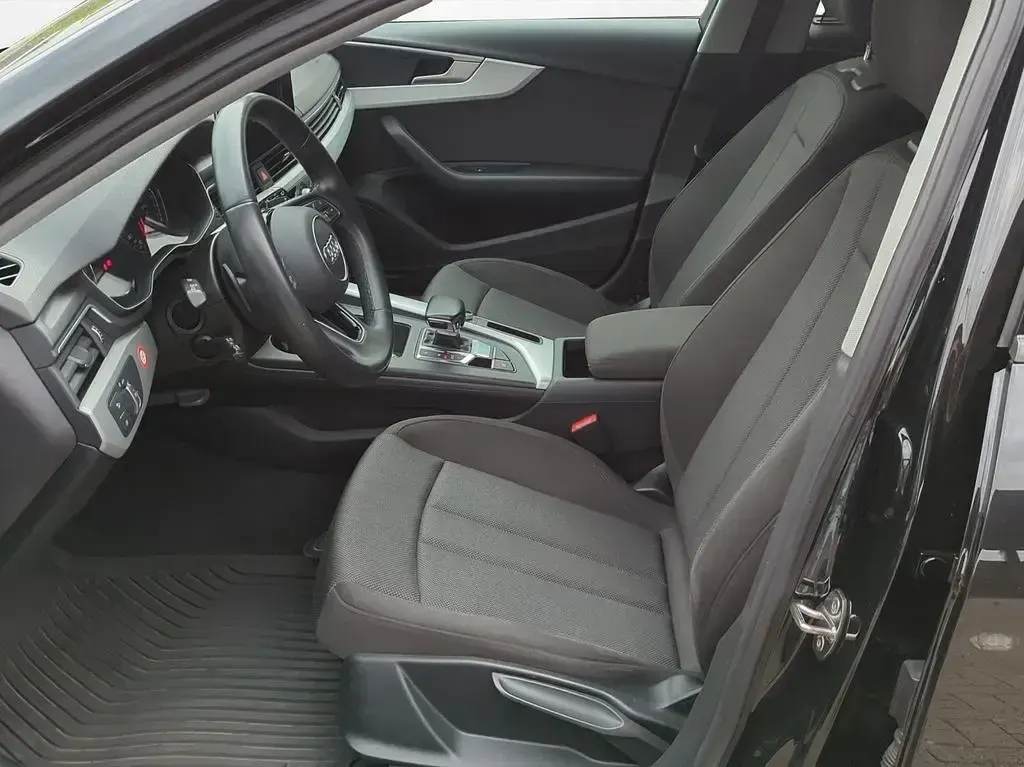 Gebraucht Audi A4 Advanced 150 PS (110 kW) 2022 Mythosschwarz metallic Kombi