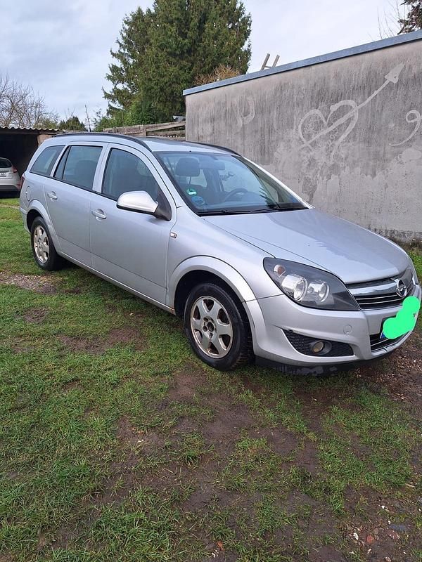 Gebraucht Opel Astra 110 PS (80 kW) 2011 Silber Kombi