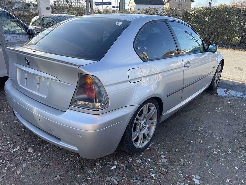 Gebraucht BMW 318 Compact Advantage 143 PS (105 kW) 2003 Titansilber metallic Kleinwagen