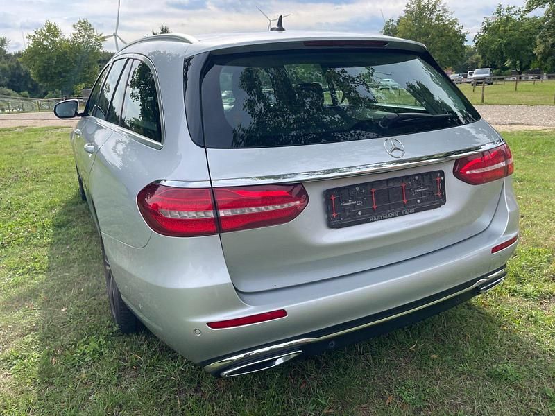 Gebraucht Mercedes E220 194 PS (142 kW) 2017 Silber Kombi