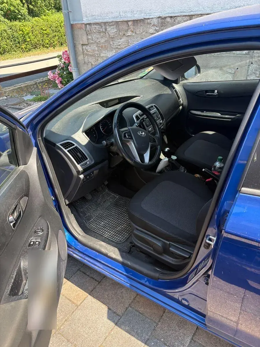 Gebraucht Hyundai i20 Edition 86 PS (63 kW) 2012 Blau Kleinwagen