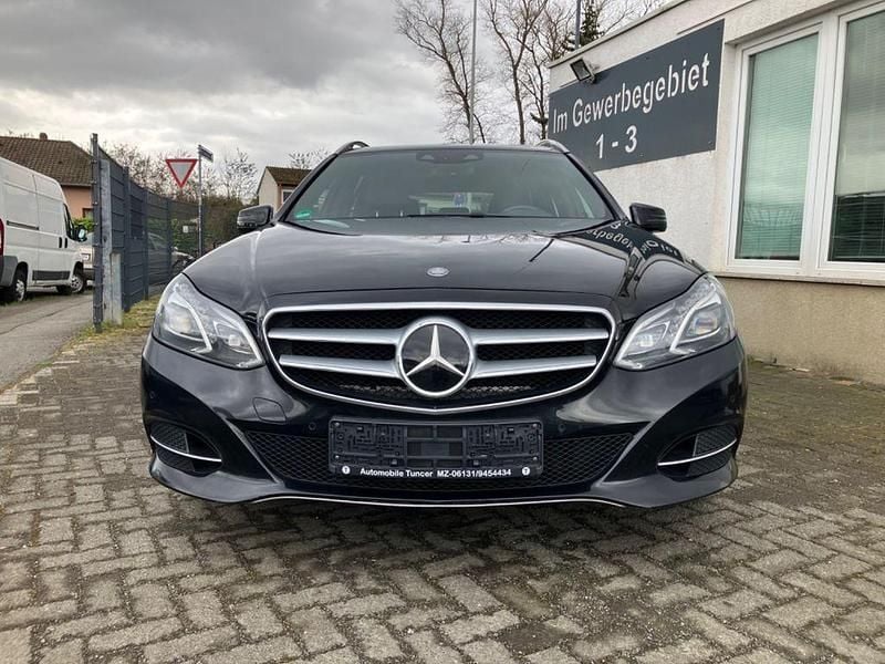 Gebraucht Mercedes E220 Avantgarde 170 PS (125 kW) 2015 Schwarz Kombi