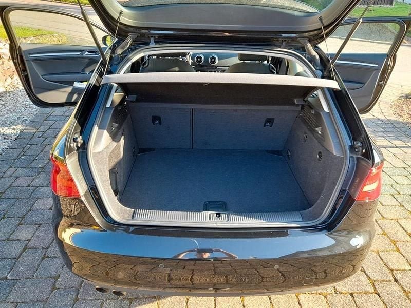 Gebraucht Audi A3 Attraction 125 PS (91 kW) 2016 Schwarz Limousine