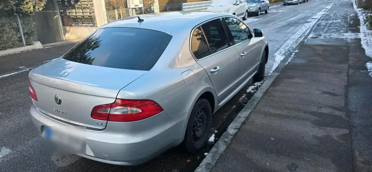 Gebraucht Skoda Superb 115 PS (84 kW) 2010 Silber Limousine
