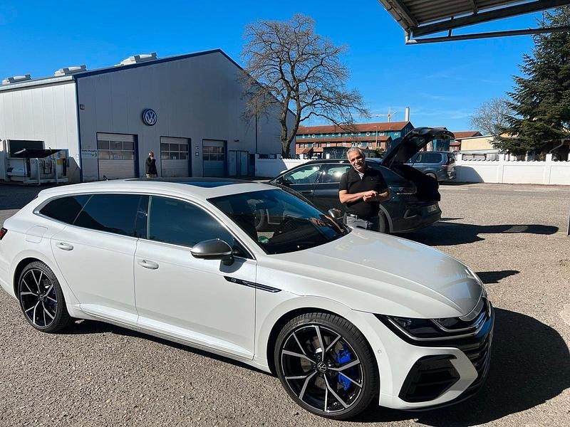 Weiß Gebraucht 2024 VW Arteon R Kombi | 46.500 € (Teuer) - Bild 1/4