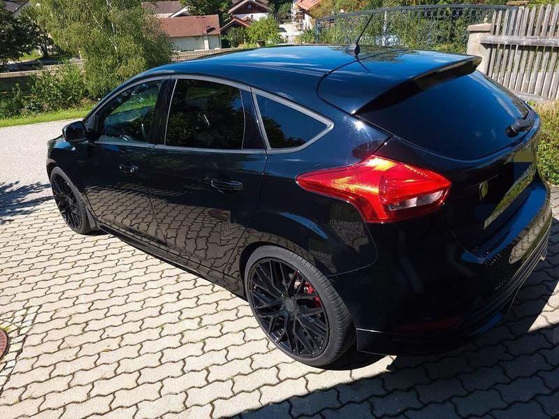 Gebraucht Ford Focus ST 250 PS (183 kW) 2018 Schwarz Limousine