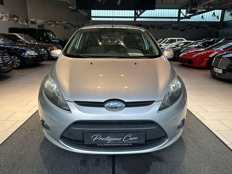 Gebraucht Ford Fiesta Trend 82 PS (60 kW) 2009 Silber Kleinwagen