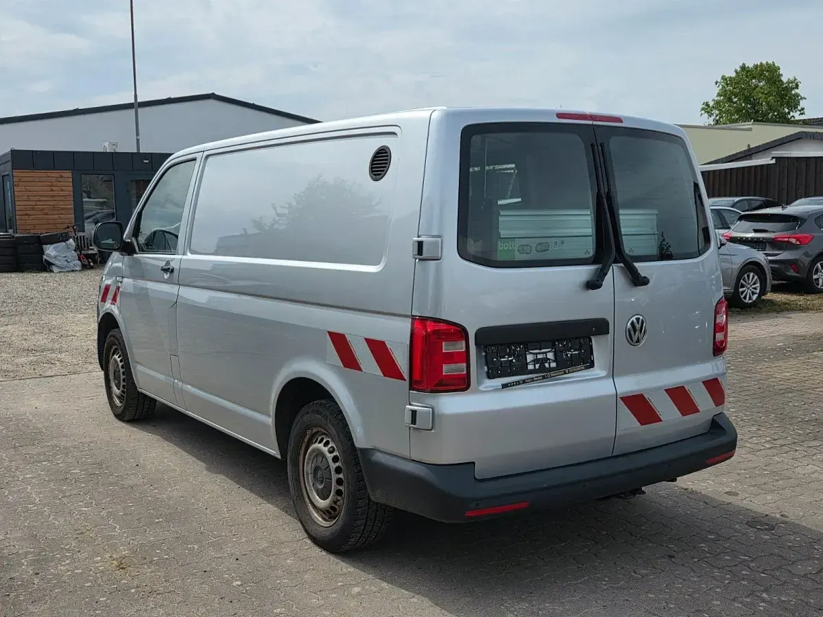 Używany VW Transporter 150 KM (110 kW) 2018 Srebrny Van