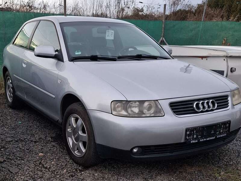 Silber Gebraucht 2002 Audi A3 Ambiente Limousine | 2.500 € (Etwas zu teuer) - Bild 1/4
