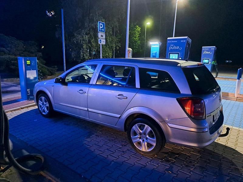 Silber Gebraucht 2008 Opel Astra Innovation Kombi | 3.150 € (Fairer Preis) - Bild 1/4