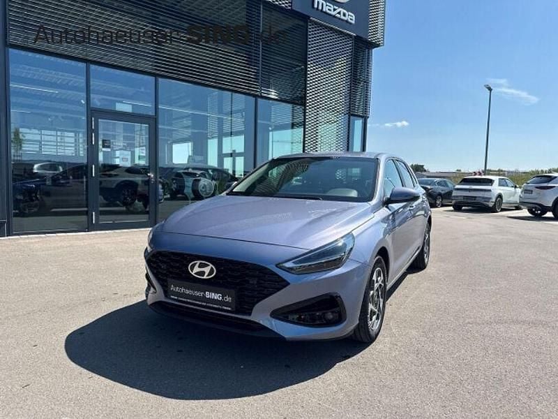 Neu Hyundai i30 140 PS (102 kW) 2025 Blau Limousine