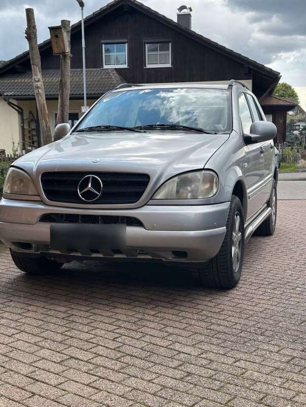 Silber Gebraucht 2000 Mercedes ML430 SUV | 5.650 € (Etwas zu teuer) - Bild 1/4