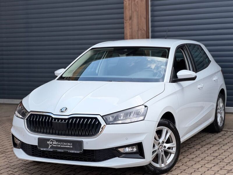 Weiß Gebraucht 2024 Skoda Fabia Selection Limousine | 18.690 € (Fairer Preis) - Bild 1/4