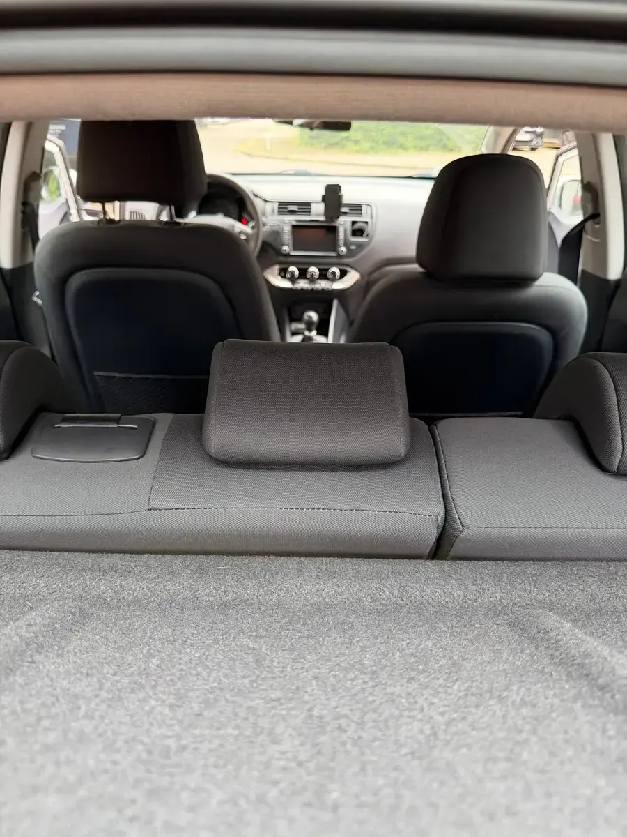 Gebraucht Kia Rio 86 PS (63 kW) 2013 Silber Kleinwagen