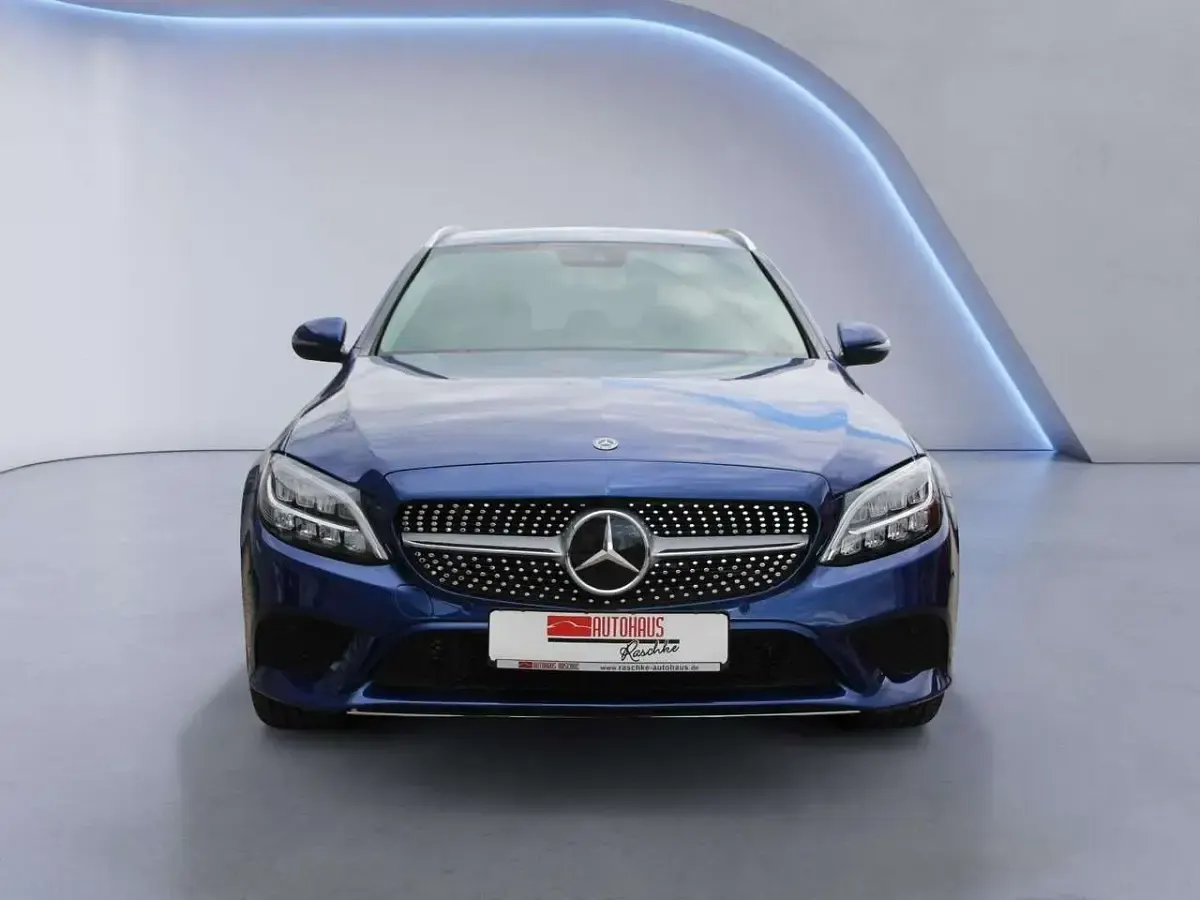 Gebraucht Mercedes C220 Avantgarde 194 PS (142 kW) 2020 Brillantblau Kombi