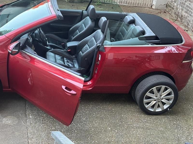 Second-hand VW Golf 140 CP (102 kW) 2011 Roșu Cabrio