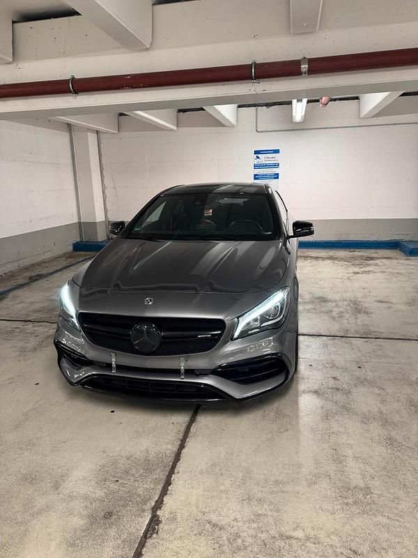 Grau Gebraucht 2018 Mercedes CLA45 AMG AMG Coupé | 34.700 € (Fairer Preis) - Bild 1/4