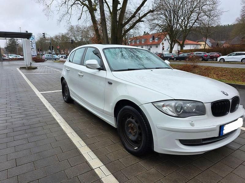 Gebraucht BMW 118 143 PS (105 kW) 2011 Weiß Kleinwagen