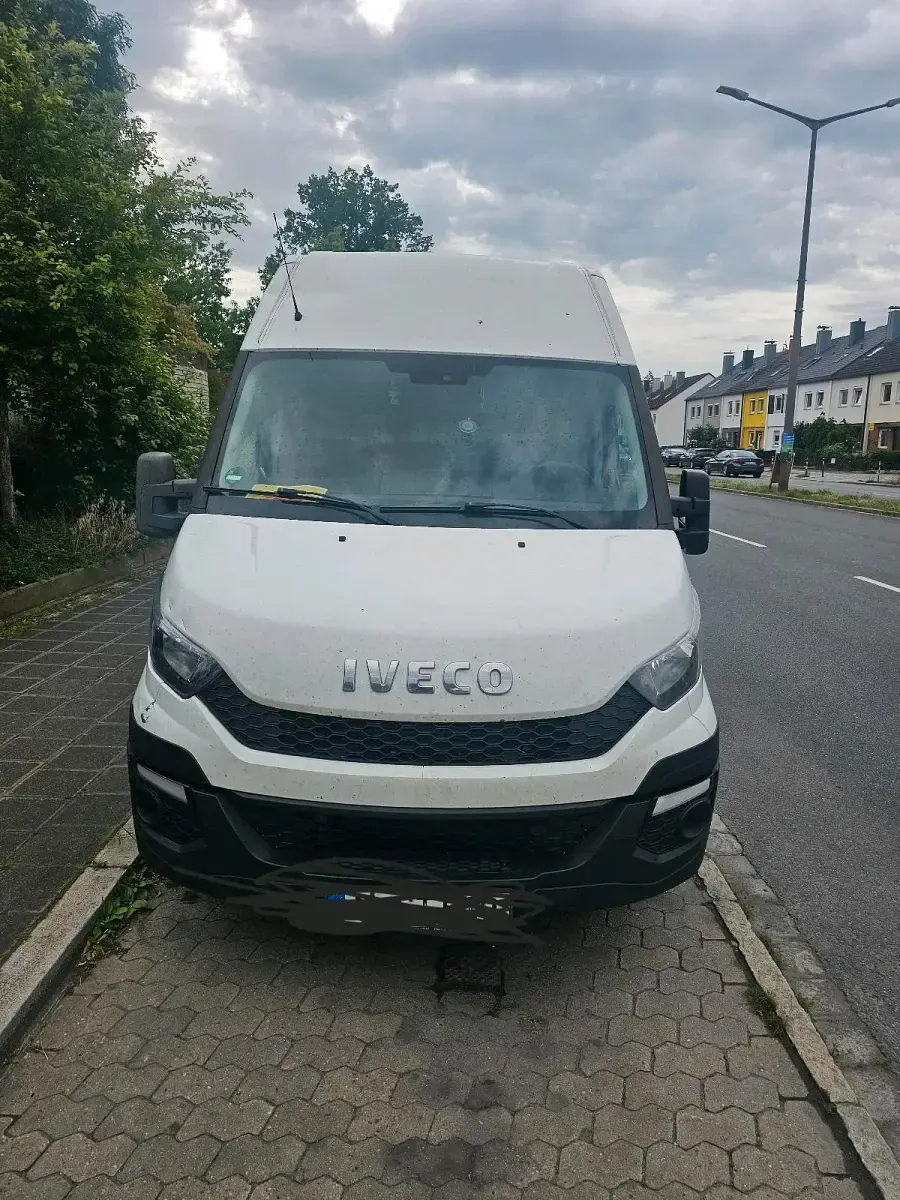 Gebraucht Iveco Daily 156 PS (114 kW) 2015 Weiß Van / Kleinbus