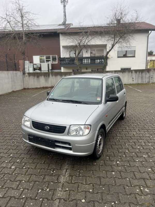 Grau Gebraucht 2003 Daihatsu Cuore Kleinwagen | 1.999 € (Etwas zu teuer) - Bild 1/4