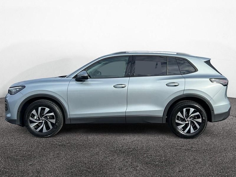 Neu VW Tiguan Life 150 PS (110 kW) 2025 Oyster silver SUV