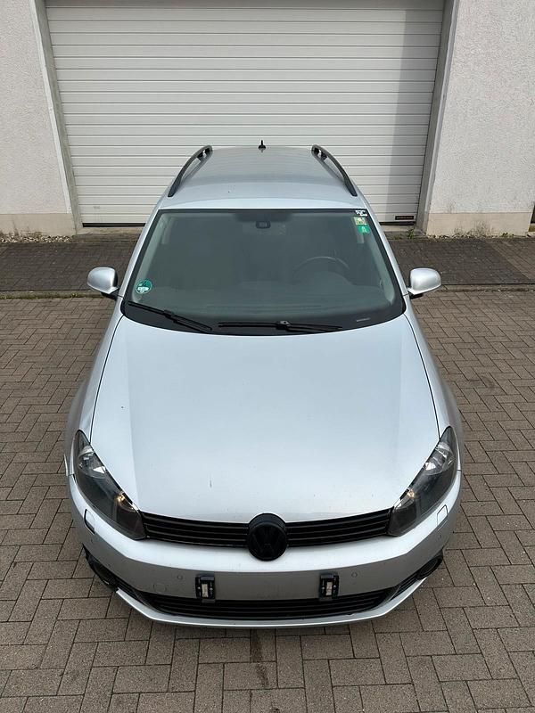 Silber Gebraucht 2010 VW Golf VI Comfortline Kombi | 2.899 € (Fairer Preis) - Bild 1/4