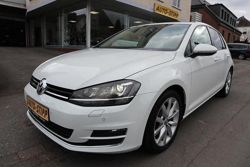 Weiß Gebraucht 2016 VW Golf VII Highline Limousine | 13.600 € (Fairer Preis) - Bild 1/4