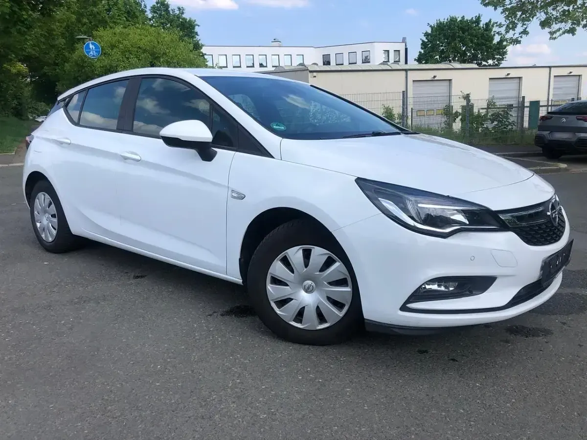 Gebraucht Opel Astra S 105 PS (77 kW) 2019 Weiß Limousine