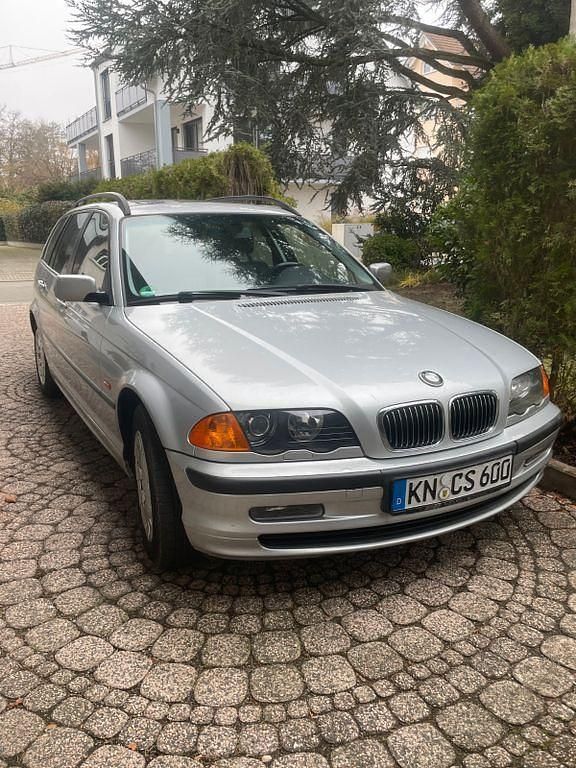 Silber Gebraucht 1999 BMW 320 Kombi | 4.950 € (Fairer Preis) - Bild 1/4