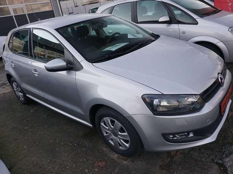 Reflexsilber metallic Gebraucht 2013 VW Polo Trendline Kleinwagen | 9.590 € (Teuer) - Bild 1/4