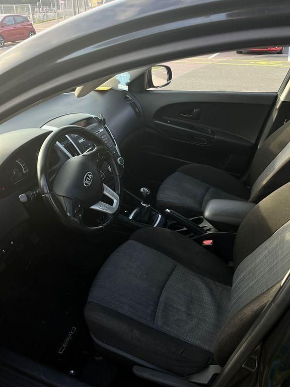 Gebraucht Kia Ceed 90 PS (66 kW) 2009 Schwarz Kleinwagen