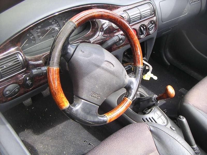 Gebraucht Ford Escort Cabriolet Ghia 90 PS (66 kW) 1997 Grün Cabrio