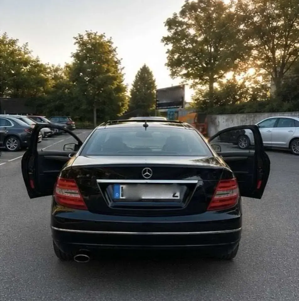 Gebraucht Mercedes C220 170 PS (125 kW) 2011 Schwarz Coupé