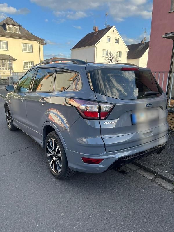 Gebraucht Ford Kuga ST-Line 150 PS (110 kW) 2019 Grau SUV