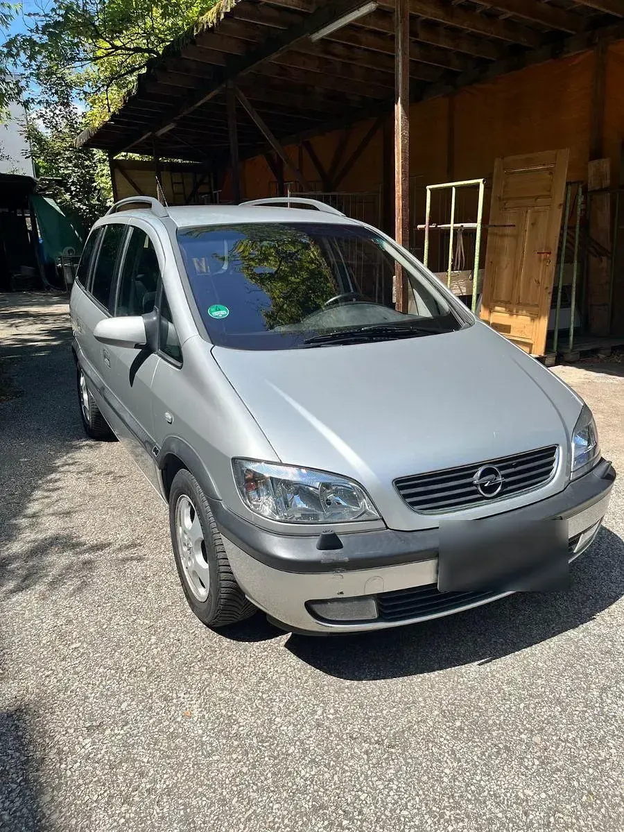 Gebraucht Opel Zafira Comfort 147 PS (108 kW) 2001 Silber Van / Kleinbus