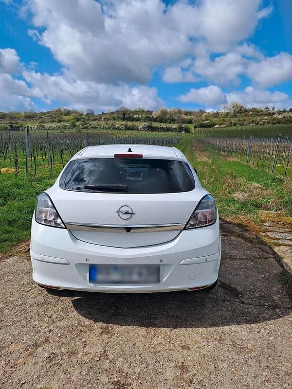Gebraucht Opel Astra GTC 90 PS (66 kW) 2008 Weiß Coupé