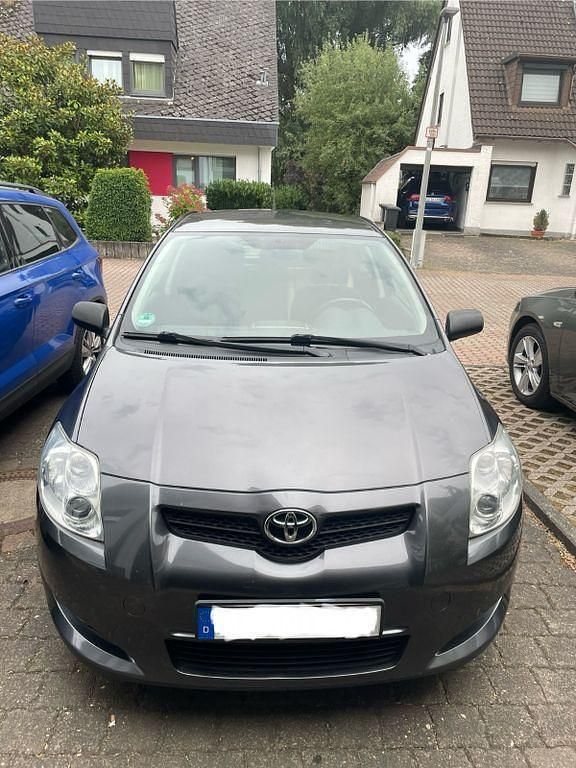 Grau Gebraucht 2007 Toyota Auris Limousine | 3.100 € (Fairer Preis) - Bild 1/4