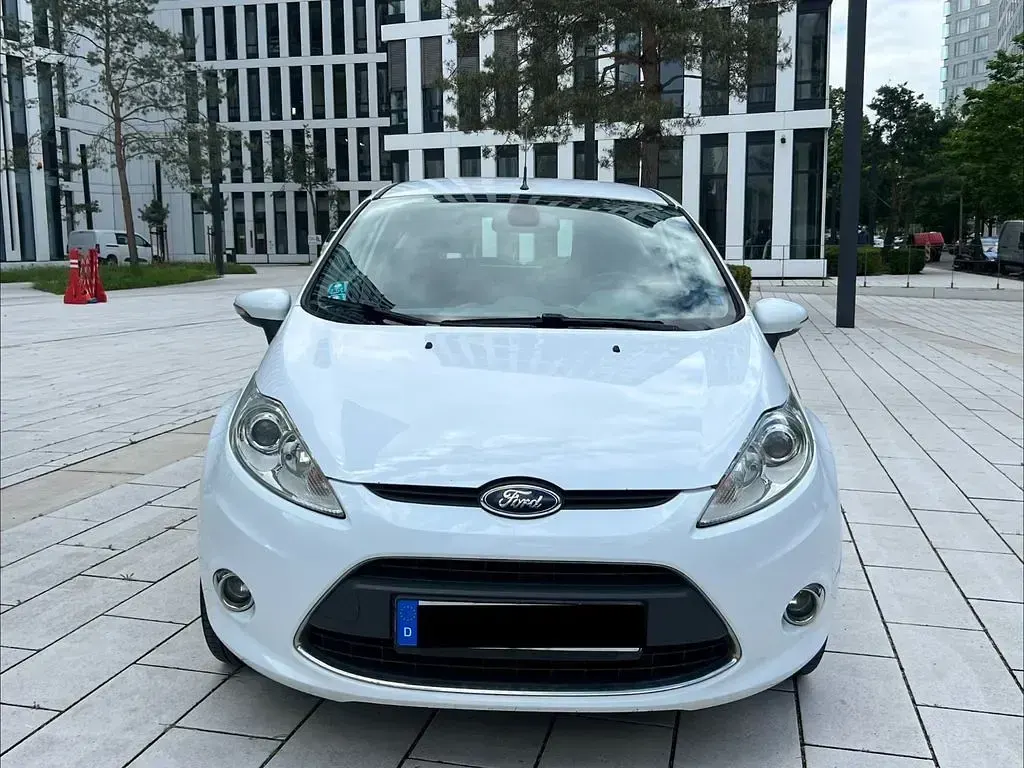 Gebraucht Ford Fiesta Titanium 95 PS (69 kW) 2011 Weiß Limousine